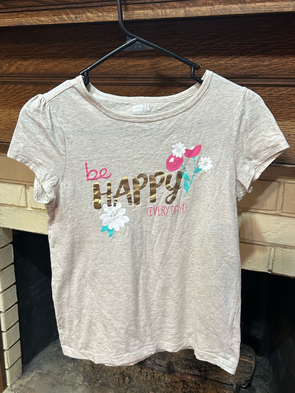 Crazy 8 Light Cream Graphic Tee with “Be Happy Everyday” text